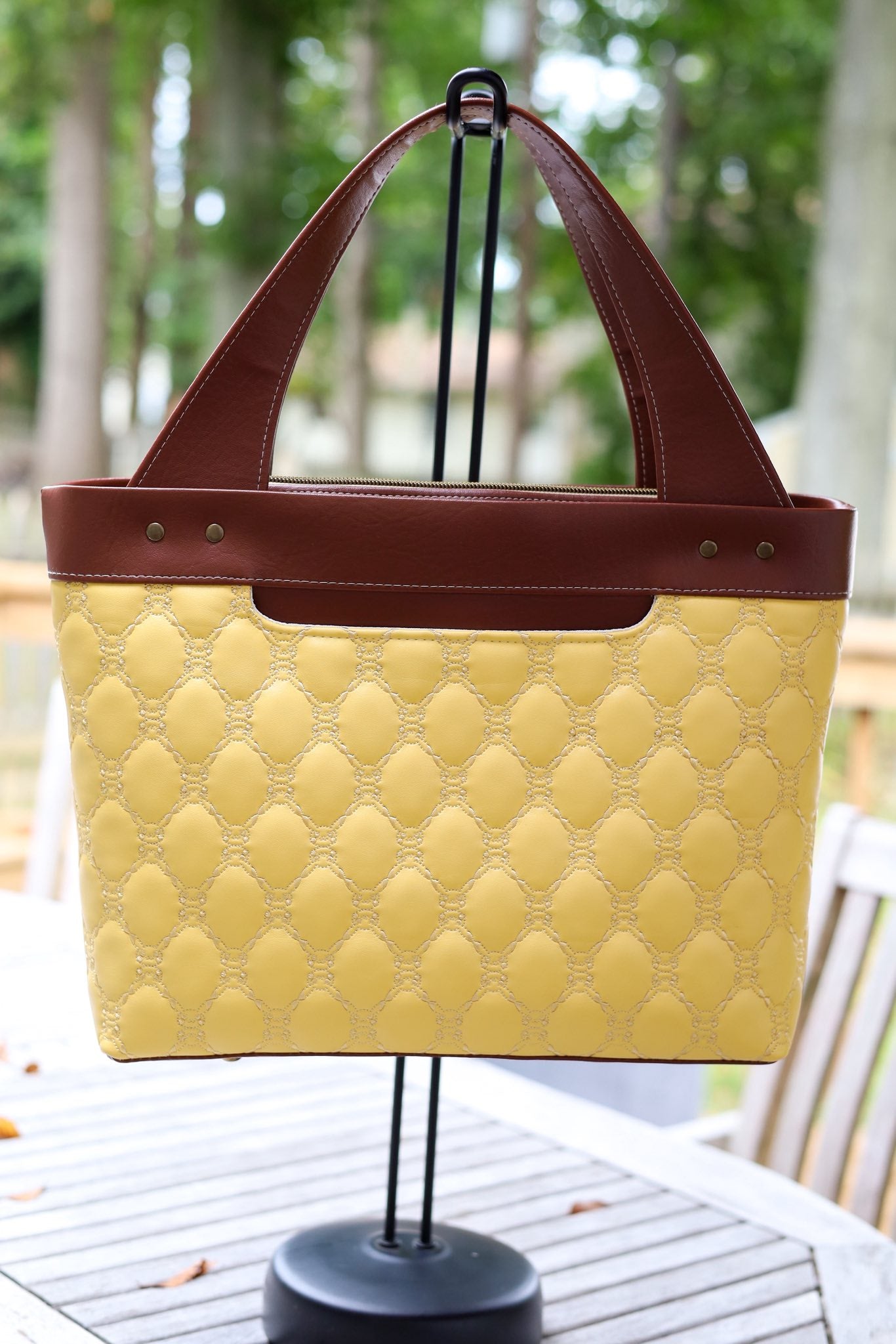 Retail Quilted Vinyl 18" Electric Diamond