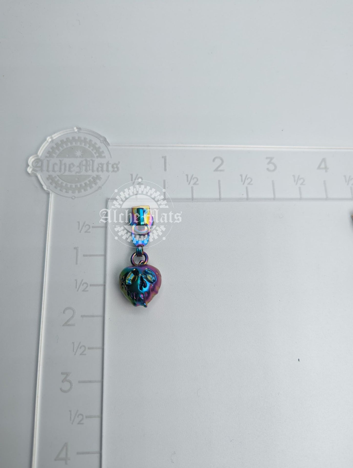 RETAIL Hardware 3D Apple #5 Zipper Pull
