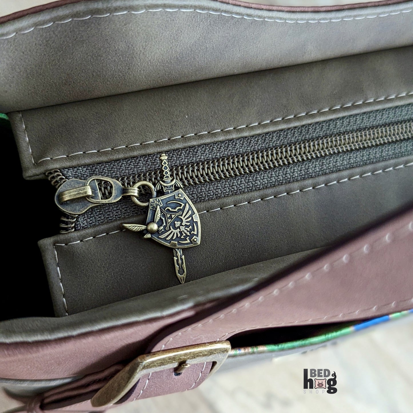 RETAIL Hardware Sword and Shield Zipper Pull #5