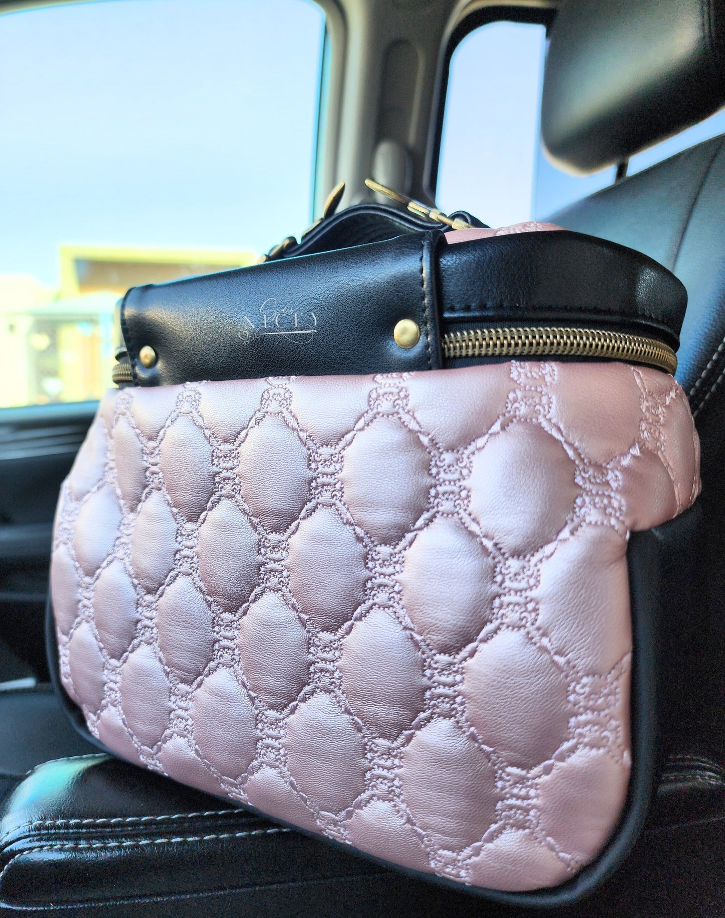 Retail Quilted Vinyl 18" Electric Diamond