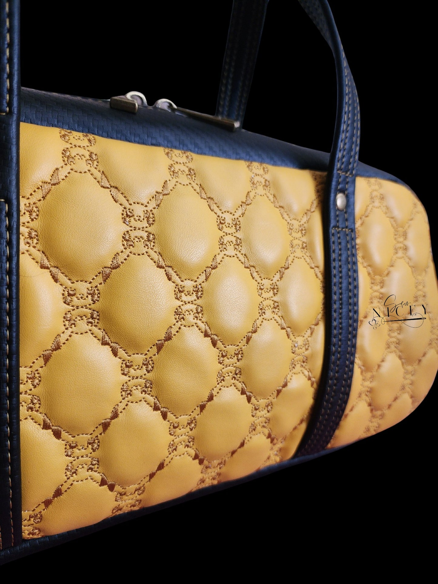 Retail Quilted Vinyl 18" Electric Diamond
