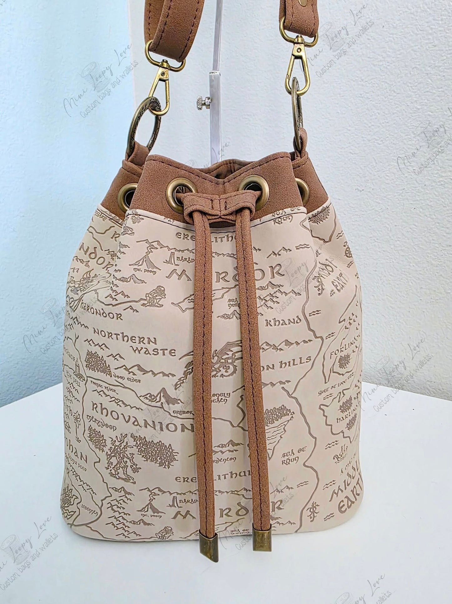 Retail FLAWED Two Toned Matte Suede Deboss Vinyl 18" Roll LORD MAP