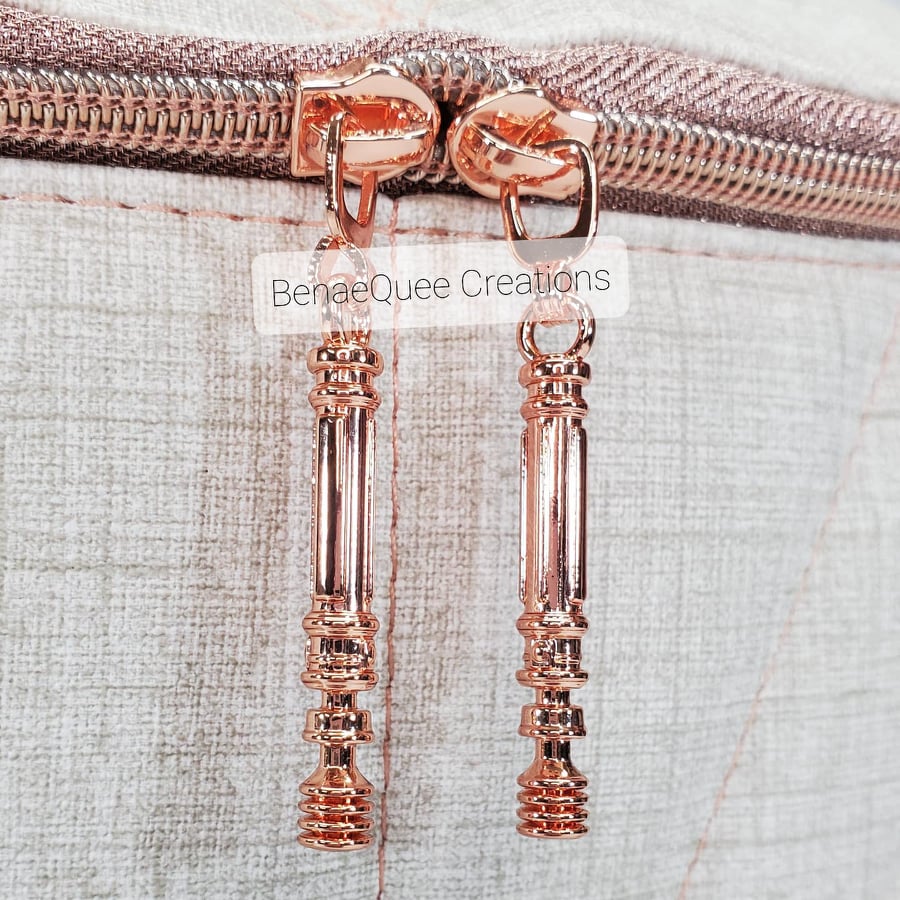 RETAIL Hardware 3D Princess Saber #5 Zipper Pull