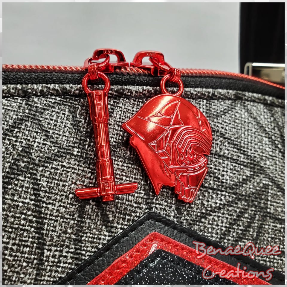 RETAIL Hardware Large Conflicted Helmet #5 Zipper Pull RETIRING