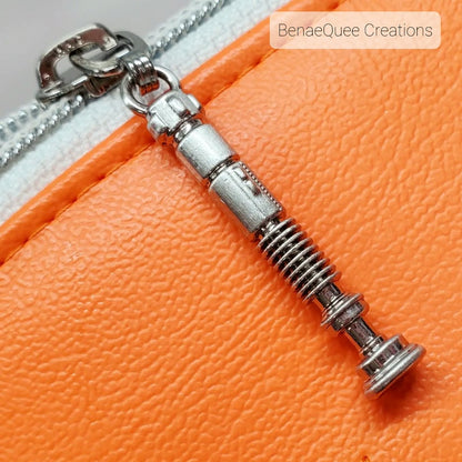 RETAIL Hardware 3D Hero Saber #5 Zipper Pull
