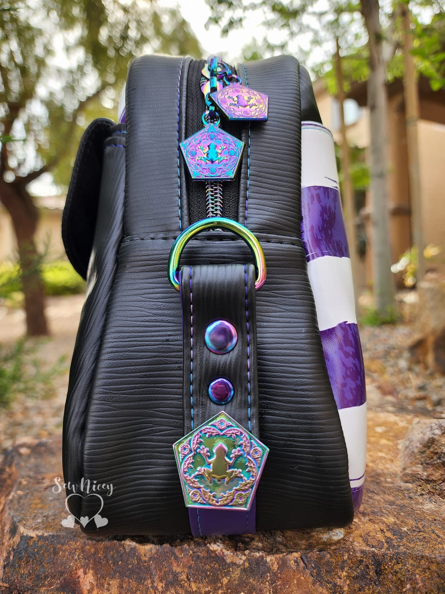 RETAIL Hardware Chocolate Frog Zipper Pull #5